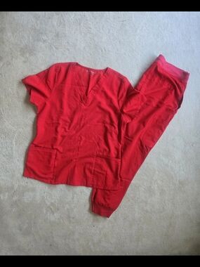 Mandala Scrub Set in Candy Red - L Top, L Petite Pant